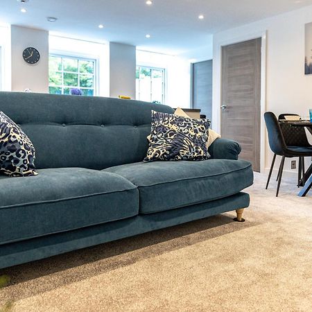 Stylish & Contemporary 2-Bed Townhouse - Parking - Wi-Fi - Netflix Lägenhet Worksop Exteriör bild
