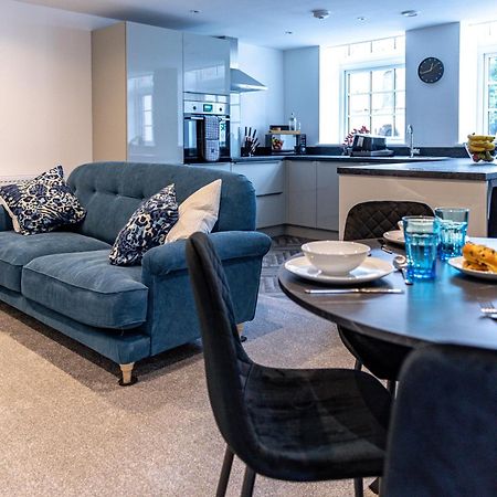 Stylish & Contemporary 2-Bed Townhouse - Parking - Wi-Fi - Netflix Lägenhet Worksop Exteriör bild