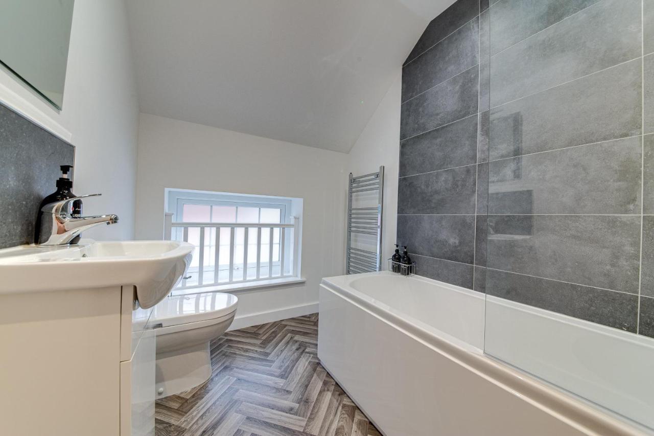 Stylish & Contemporary 2-Bed Townhouse - Parking - Wi-Fi - Netflix Lägenhet Worksop Exteriör bild