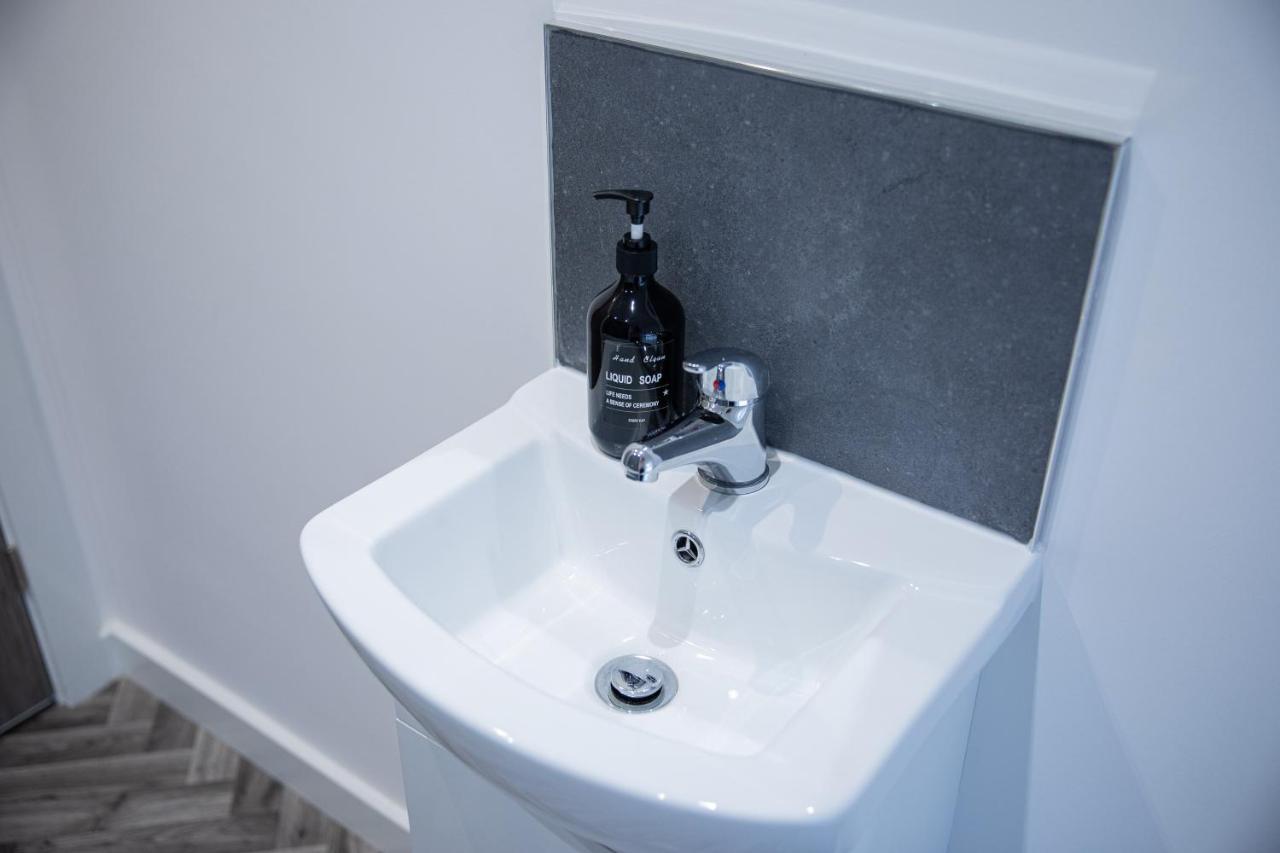 Stylish & Contemporary 2-Bed Townhouse - Parking - Wi-Fi - Netflix Lägenhet Worksop Exteriör bild