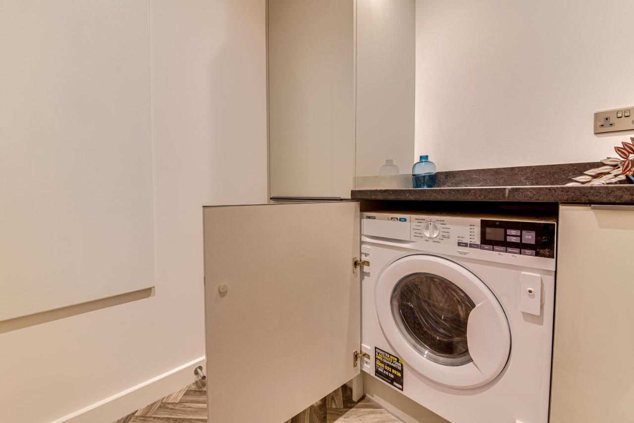Stylish & Contemporary 2-Bed Townhouse - Parking - Wi-Fi - Netflix Lägenhet Worksop Exteriör bild