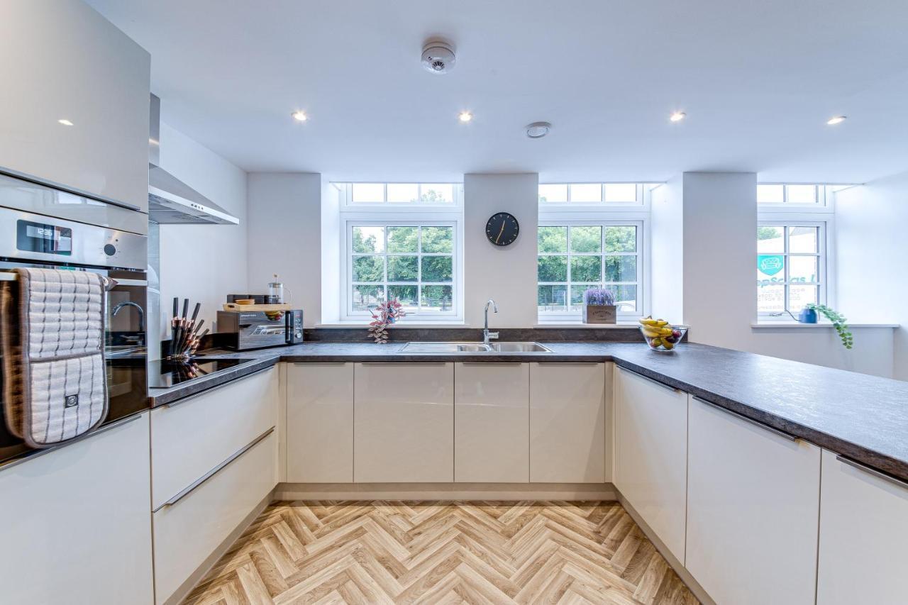Stylish & Contemporary 2-Bed Townhouse - Parking - Wi-Fi - Netflix Lägenhet Worksop Exteriör bild