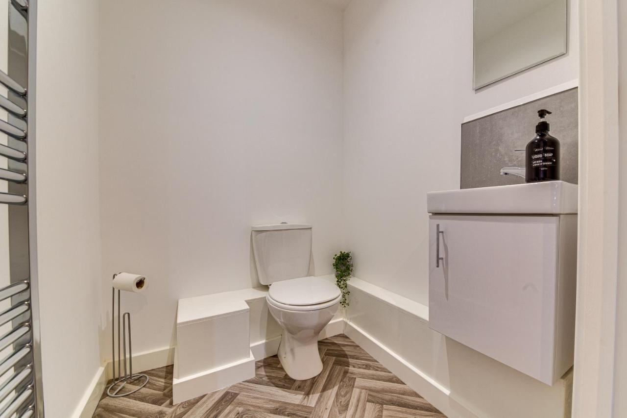 Stylish & Contemporary 2-Bed Townhouse - Parking - Wi-Fi - Netflix Lägenhet Worksop Exteriör bild
