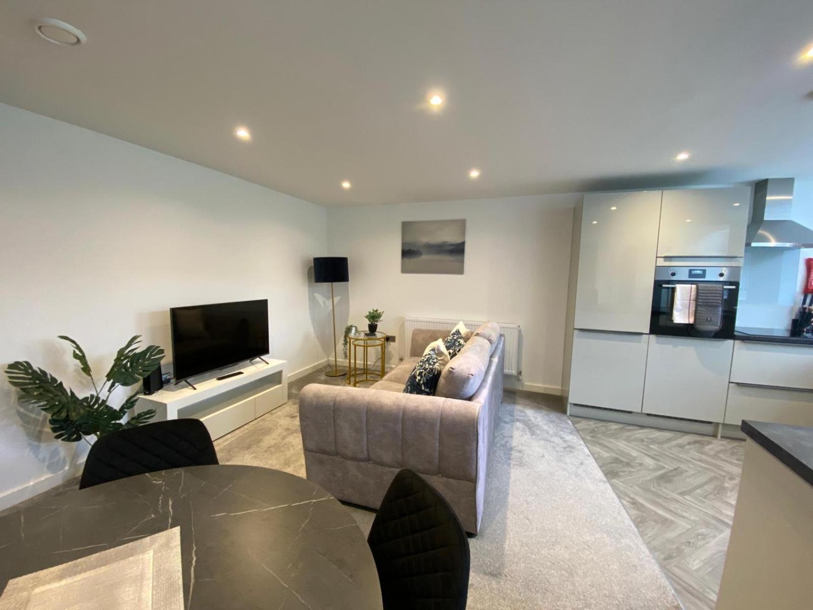 Stylish & Contemporary 2-Bed Townhouse - Parking - Wi-Fi - Netflix Lägenhet Worksop Exteriör bild