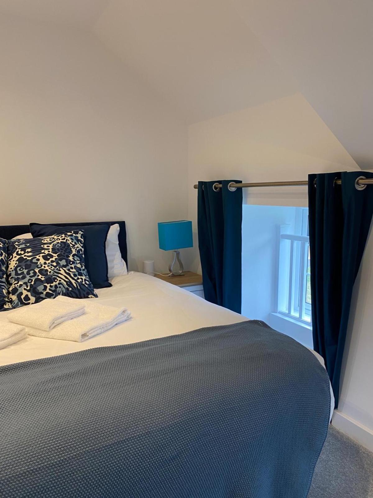 Stylish & Contemporary 2-Bed Townhouse - Parking - Wi-Fi - Netflix Lägenhet Worksop Exteriör bild