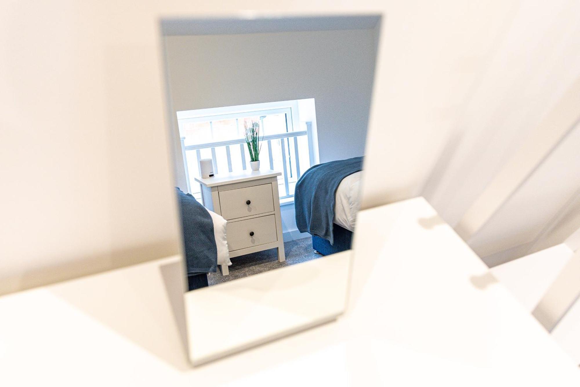 Stylish & Contemporary 2-Bed Townhouse - Parking - Wi-Fi - Netflix Lägenhet Worksop Exteriör bild