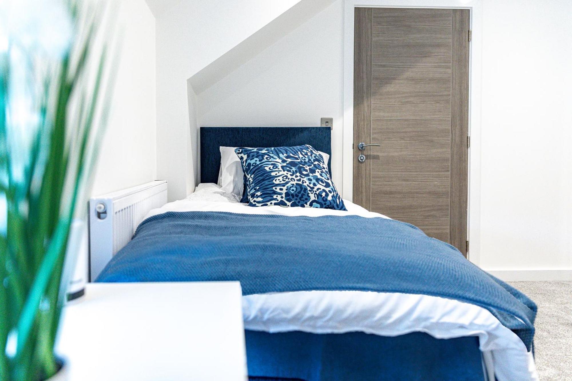 Stylish & Contemporary 2-Bed Townhouse - Parking - Wi-Fi - Netflix Lägenhet Worksop Exteriör bild