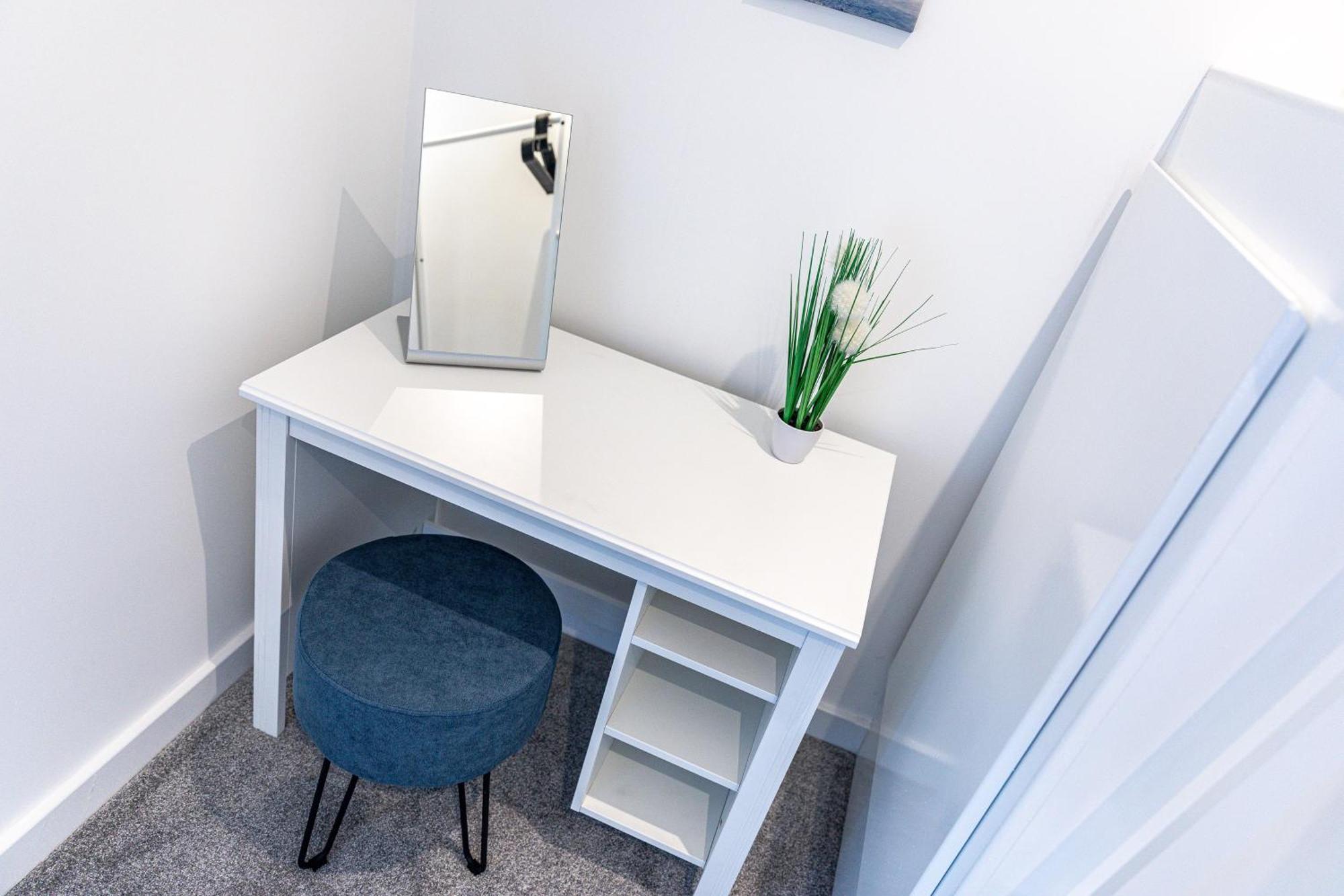 Stylish & Contemporary 2-Bed Townhouse - Parking - Wi-Fi - Netflix Lägenhet Worksop Exteriör bild