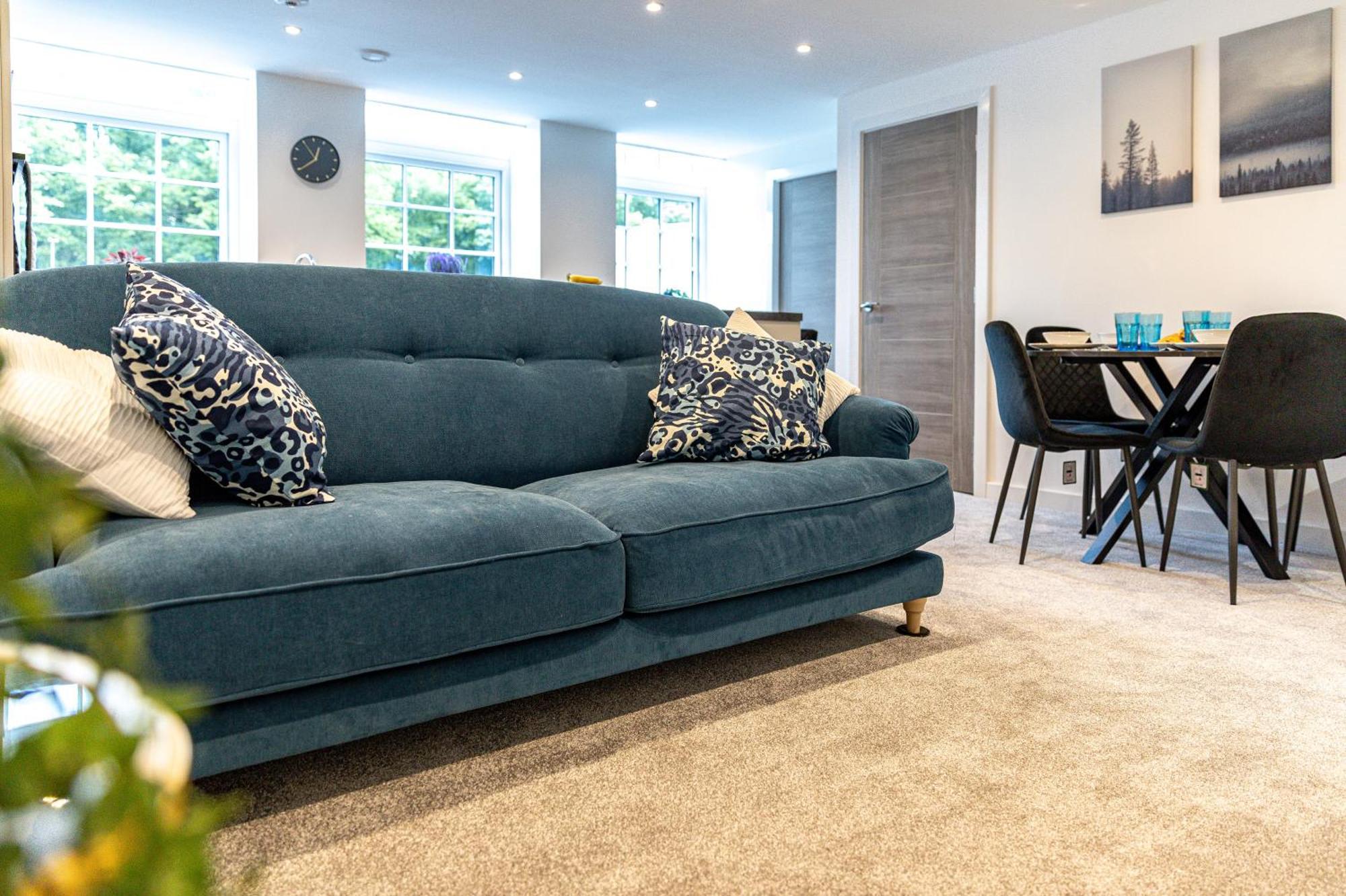 Stylish & Contemporary 2-Bed Townhouse - Parking - Wi-Fi - Netflix Lägenhet Worksop Exteriör bild
