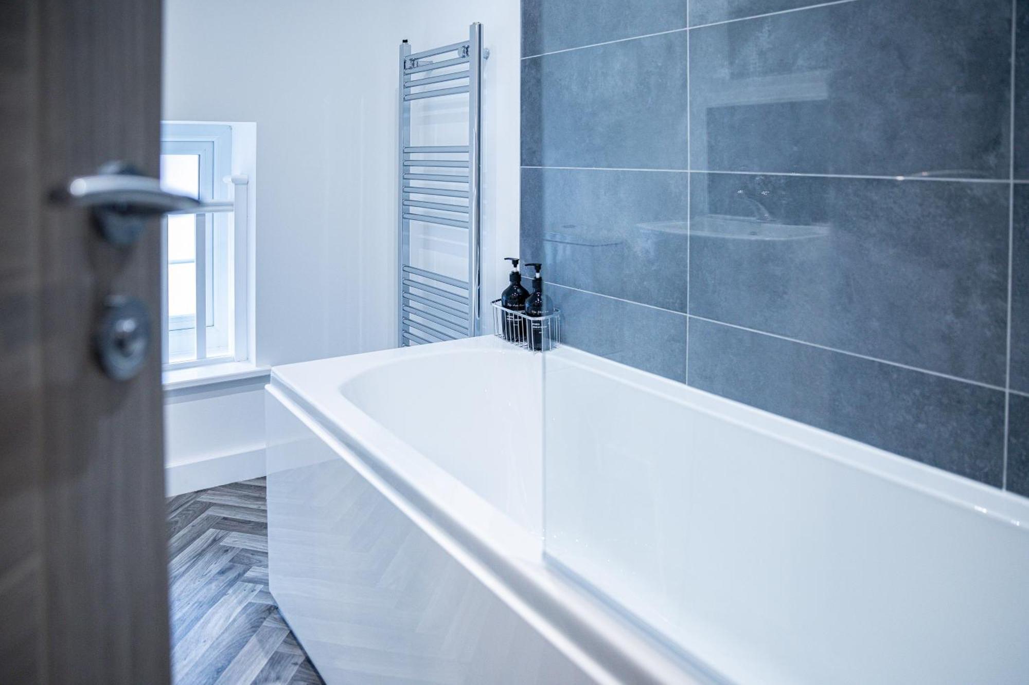 Stylish & Contemporary 2-Bed Townhouse - Parking - Wi-Fi - Netflix Lägenhet Worksop Exteriör bild