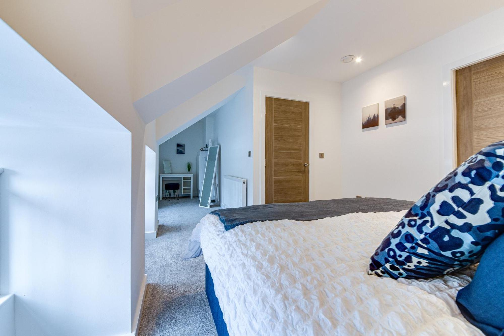 Stylish & Contemporary 2-Bed Townhouse - Parking - Wi-Fi - Netflix Lägenhet Worksop Rum bild