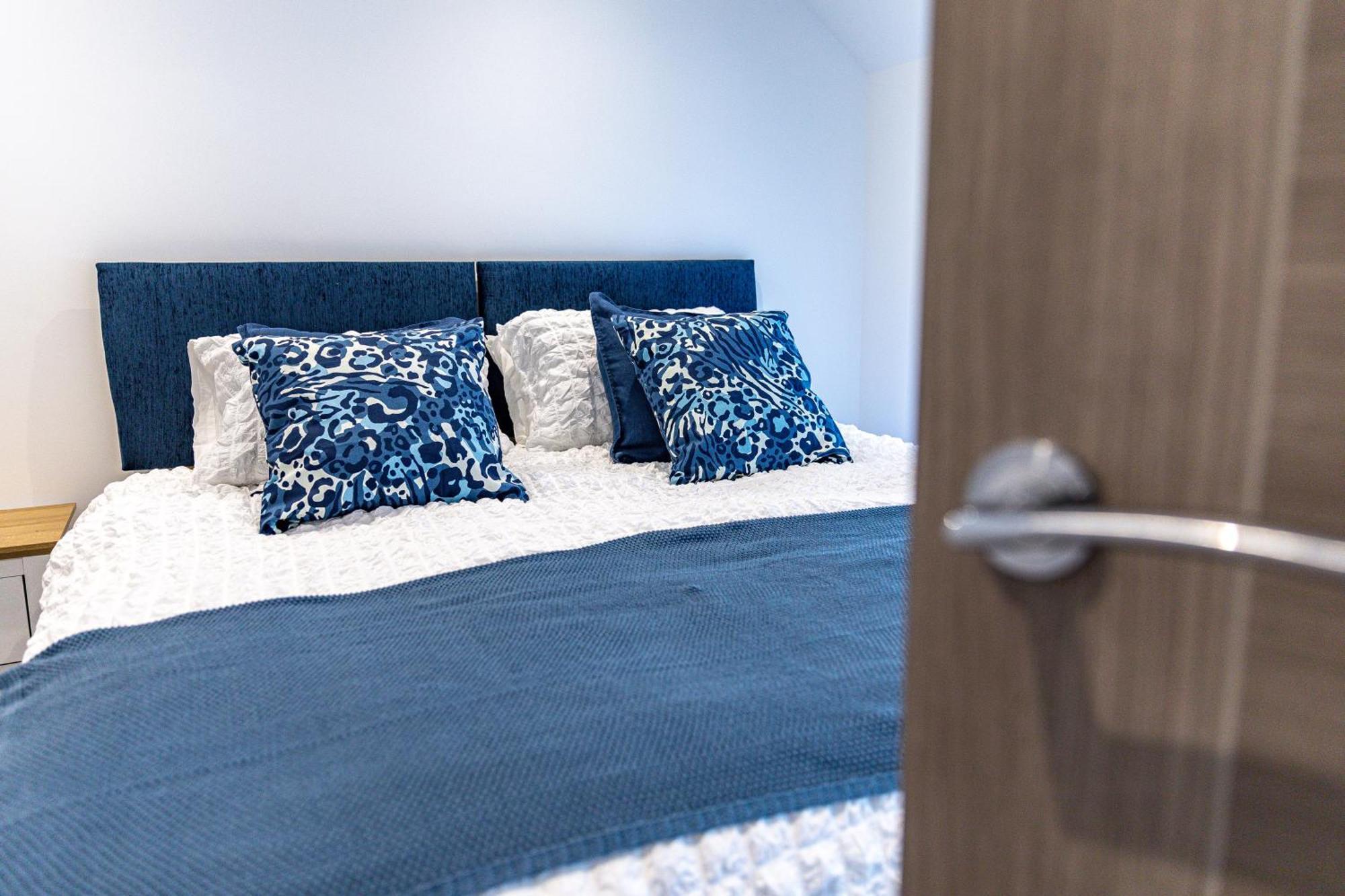 Stylish & Contemporary 2-Bed Townhouse - Parking - Wi-Fi - Netflix Lägenhet Worksop Exteriör bild