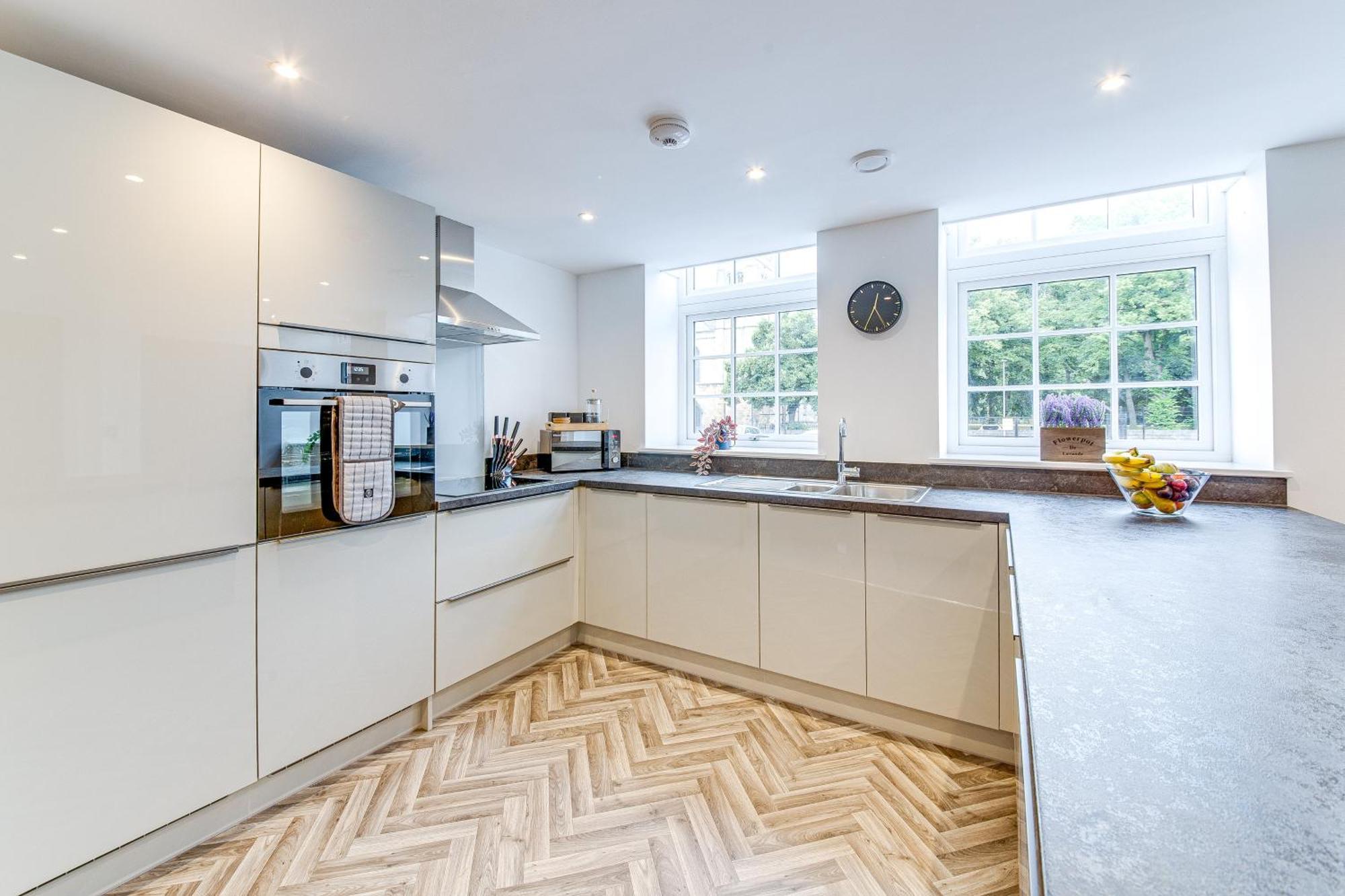 Stylish & Contemporary 2-Bed Townhouse - Parking - Wi-Fi - Netflix Lägenhet Worksop Exteriör bild