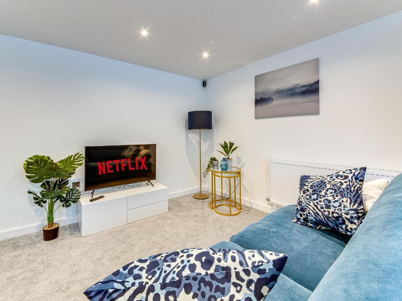 Stylish & Contemporary 2-Bed Townhouse - Parking - Wi-Fi - Netflix Lägenhet Worksop Exteriör bild